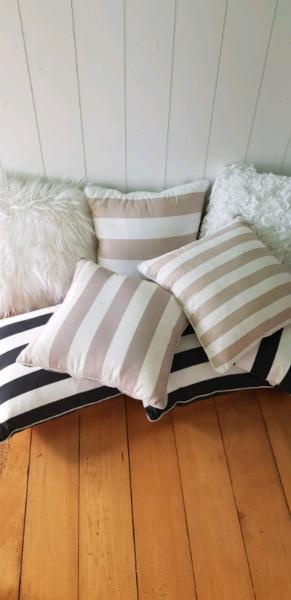 8 quality cushions AS NEW