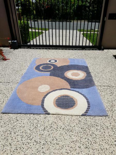 Blue Circle Wool Rug cleaned and sanitised