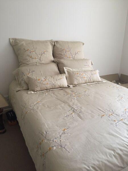 Queen size bedding - complete set