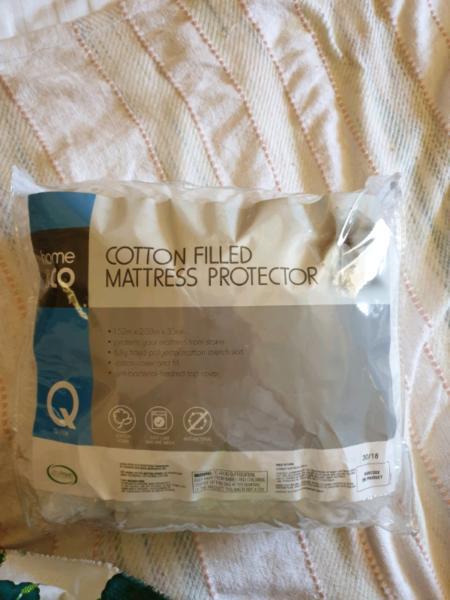 Home amd co cotton mattress protector queen size