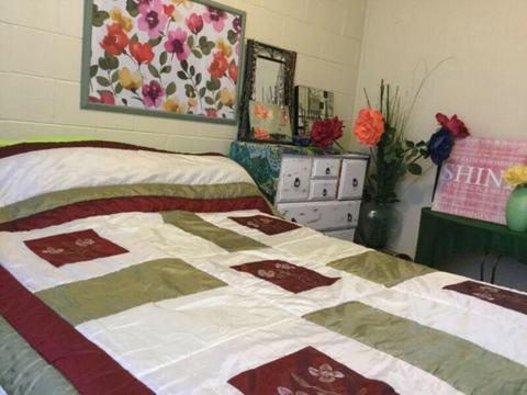 Queen bed quilt