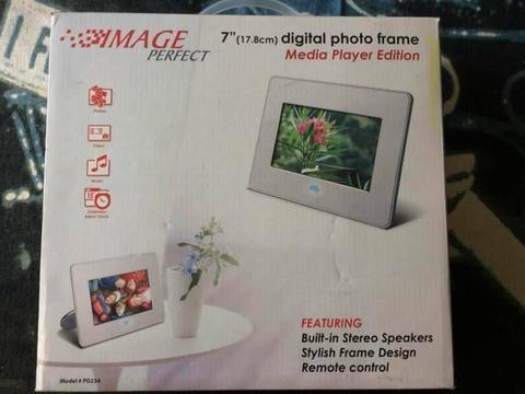 *Digital 7 Inch Photo Frame Media Player Edition With Remote*