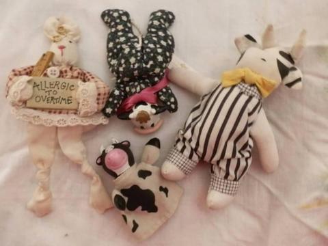 THREE COWS AND ONE RABBIT ~ Kitchen Decorations lot $5 Call or