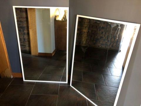 2x mirrors with white edge