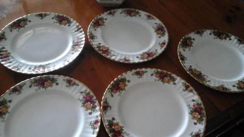 Royal Albert Old Country Roses Dinner Plates