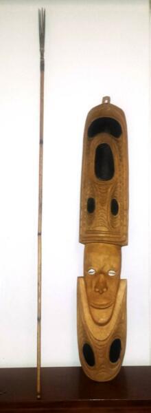Mask and fishing spear from New Guinea-Good condition