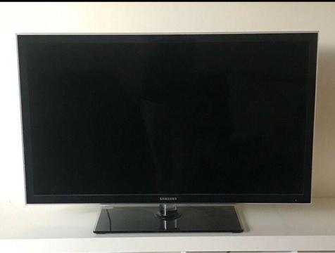 SAMSUNG 40inch LED Series 5 TV - Excellent Condition - Like New!