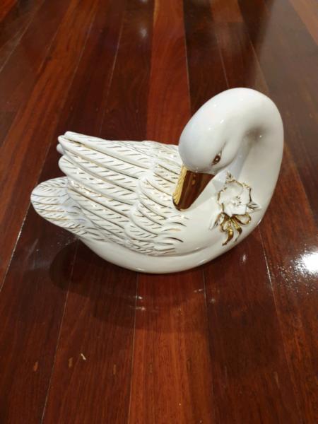 Dove figure porcelain gold