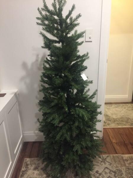 5ft pre-lit Christmas Tree