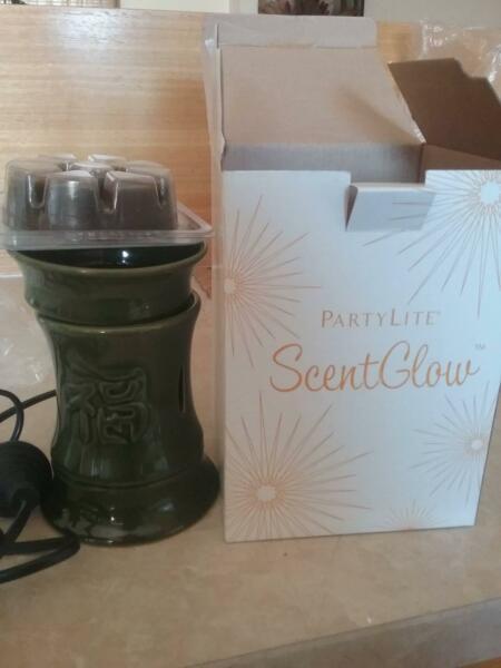 PartyLite Scent Glow Bamboo Electric Fragrance Candle. As new