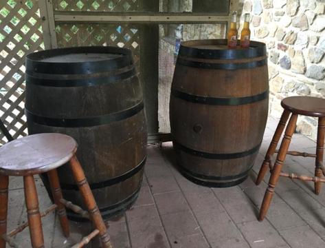 2 Decorative antique oak barrels for bar/garden in great conditon