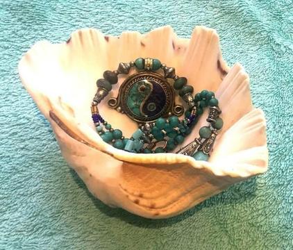SHELLS AUSTRALIAN GIANT CLAM SHELL PAIRS AND JEWLERY BOWLS