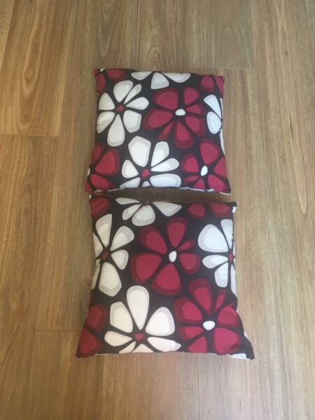 2 matching cushions ideal for sofa or bed