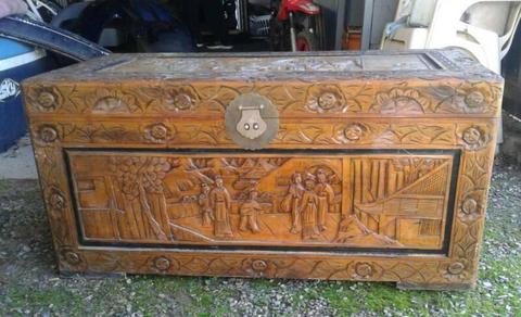 CHINESE HANDCRAFTED BLANKET WOODEN BOX