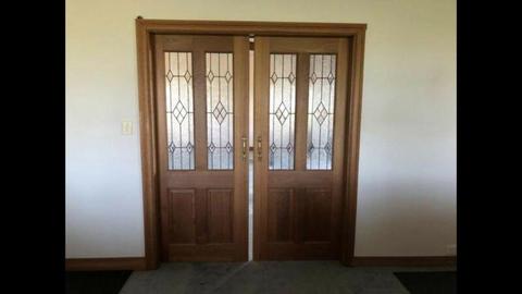 Leadlight Hardwood Indoor Sliding Doors
