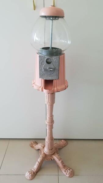 Vintage pink bubblegum/gumball machine