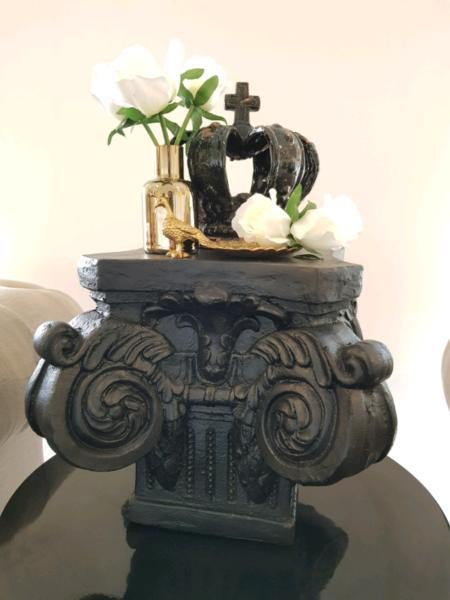 Decorative Black Ornamental Pillar
