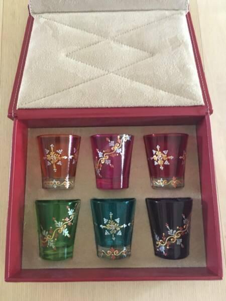 Trinket box with six glasses