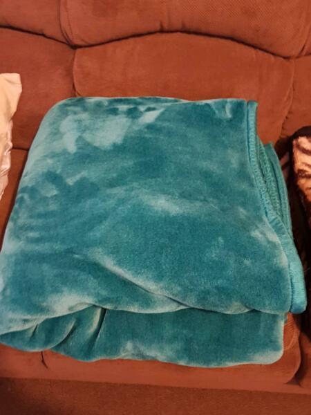 faux mink blanket great condition