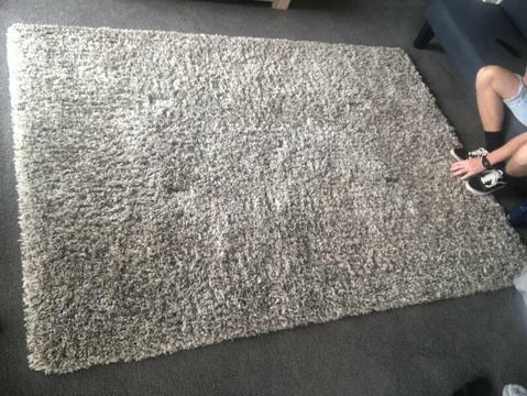 Shaggy rug