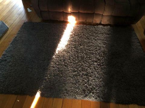 Shag pile floor rug
