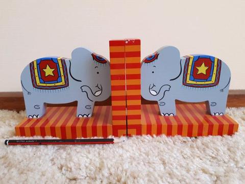 Elephant book ends