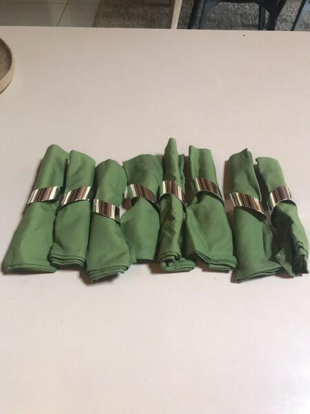 Set of 8 linen napkins with chrome napkin rings