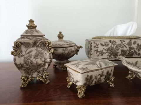 Antique Green and Cream Bathroom and Bedroom Ornaments x 5