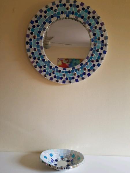 Round mosaic mirror and bowl set