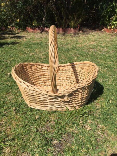 Lovely basket with handle