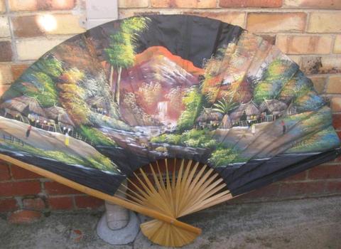 Beautifully crafted Vintage Japanese Hanging Wall Fa