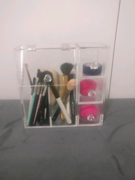 Acrylic makeup brush storage holder