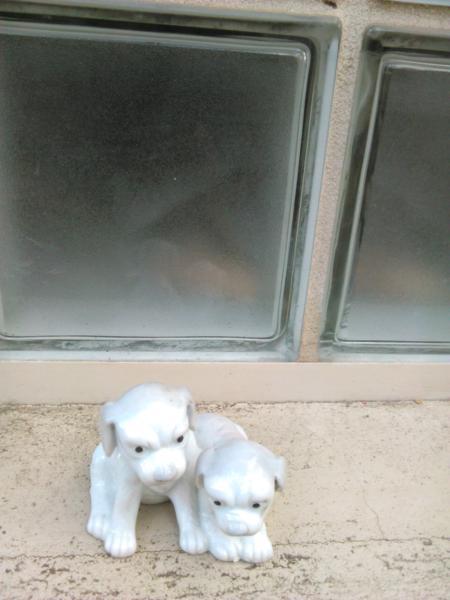 Puppies statue