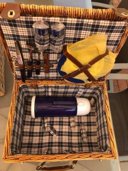 Picnic Basket for 2 (never been used)