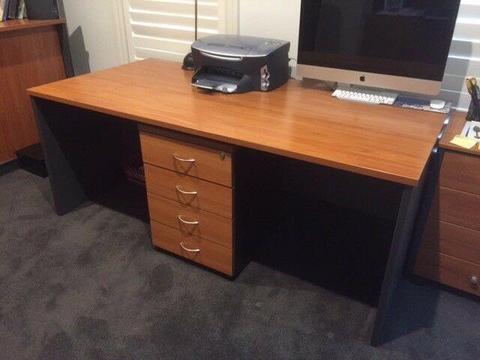 Office desk and Mobile drawer set