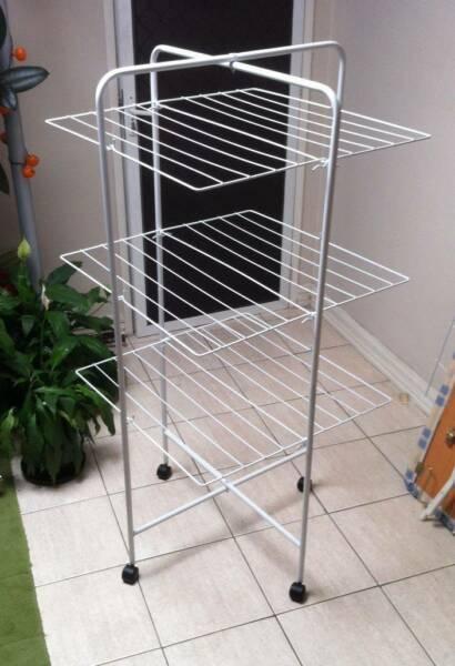Clothes airer/laundry hanger