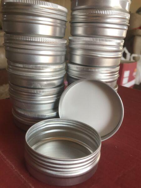 Tins with lined lids, screw top