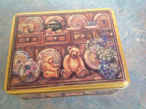 TEDDY BEAR TIN -------- BRAND NEW