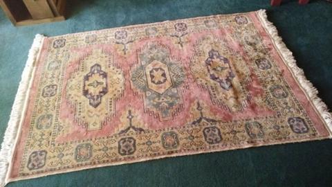 Persian style rug 180 x 120 cm