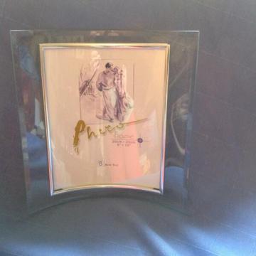 'Best Buy' curved glass & silver picture frame 20cm X 25cm Nic's