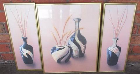 PICTURE FRAMES SET OF 3 VASES