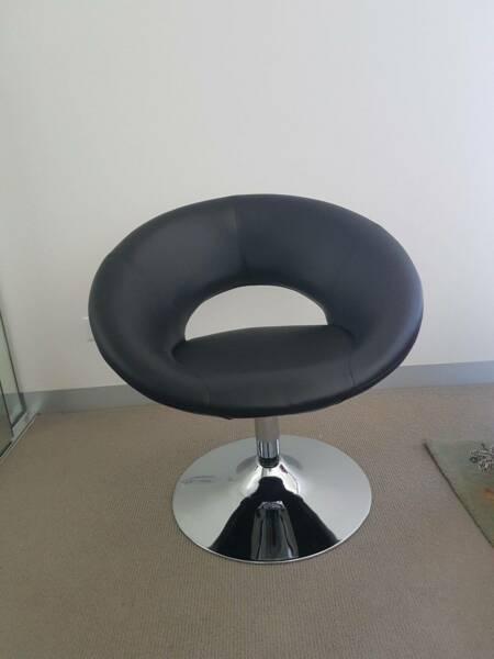 swivel chair (leather look) AS NEW
