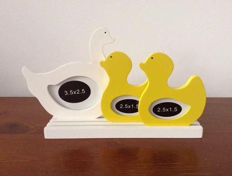 NEW! Cute Mother Swan & Babies Signets Photo Frame Wood