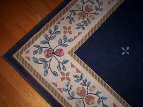 Beautiful Quality Rug 2 metres x 2.8 metres. Excellent condition