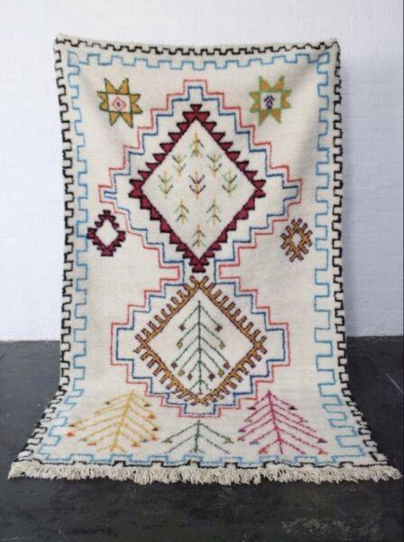 STUNNING HAND WOVEN MOROCCAN RUG - AS NEW (authentic)
