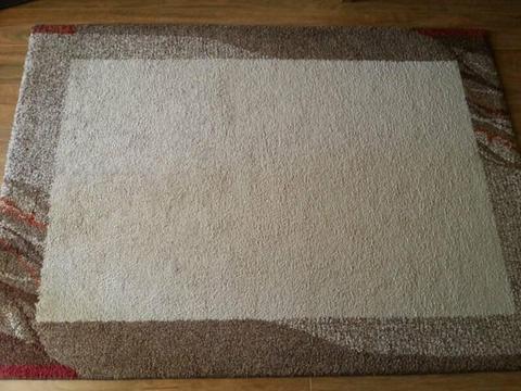Floor Rug in near perfect condition (1700mm x 1200mm)