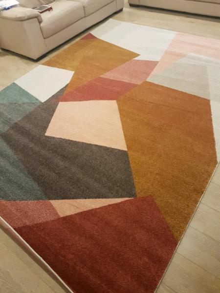 MAKE AN OFFER!! BRAND NEW!!! Rug by Temple & Webster