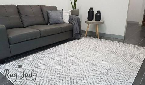 NEW!! Extra Large Grey White Diamond Pattern Floor Rug