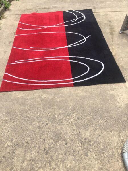 Red/black rug