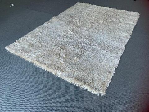 Shag wool rug